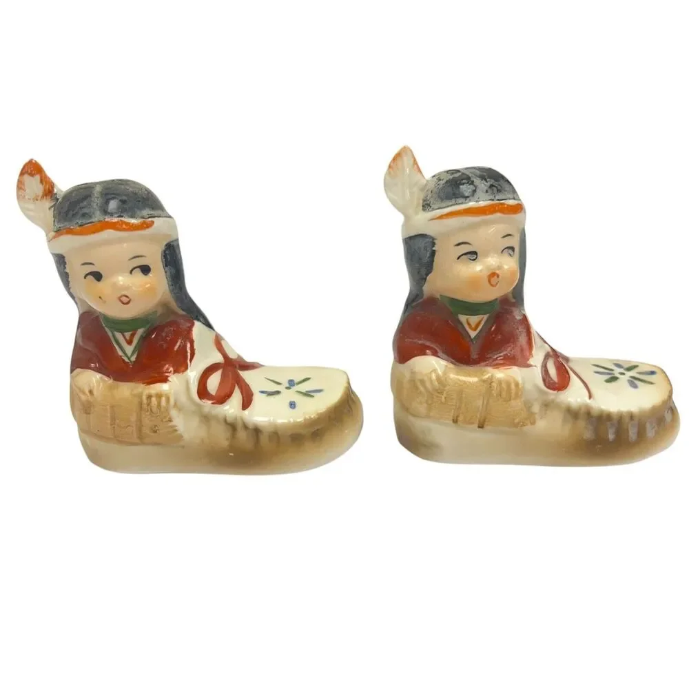 Vintage 1950s Salt & Pepper‎ Shakers Native American Indian Girls Moccasin Japan